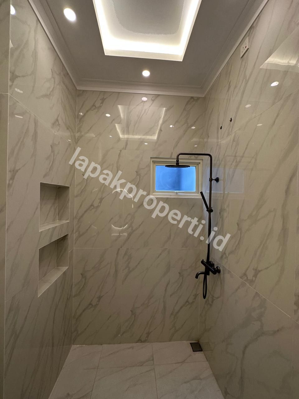 Foto RUMAH MURAH SIAP HUNI DALAM CLUSTER MONTE TORENA di GRAND WISATA BEKASI - 11