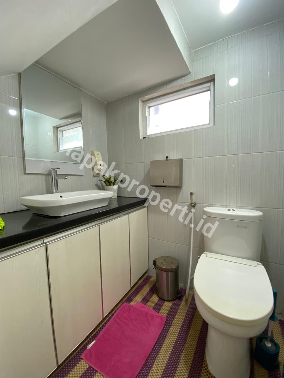 Foto RUMAH POJOK TANAH LUAS DALAM CLUSTER STRATEGIS di CIPAYUNG JAKARTA TIMUR - 7