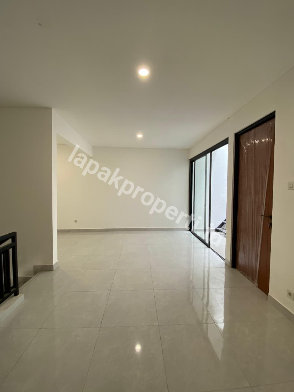 Foto RUMAH BARU RENOVASI TANAH LUAS DALAM KOMPLEK STRATEGIS di JAGAKARSA JAKARTA SELATAN - 12