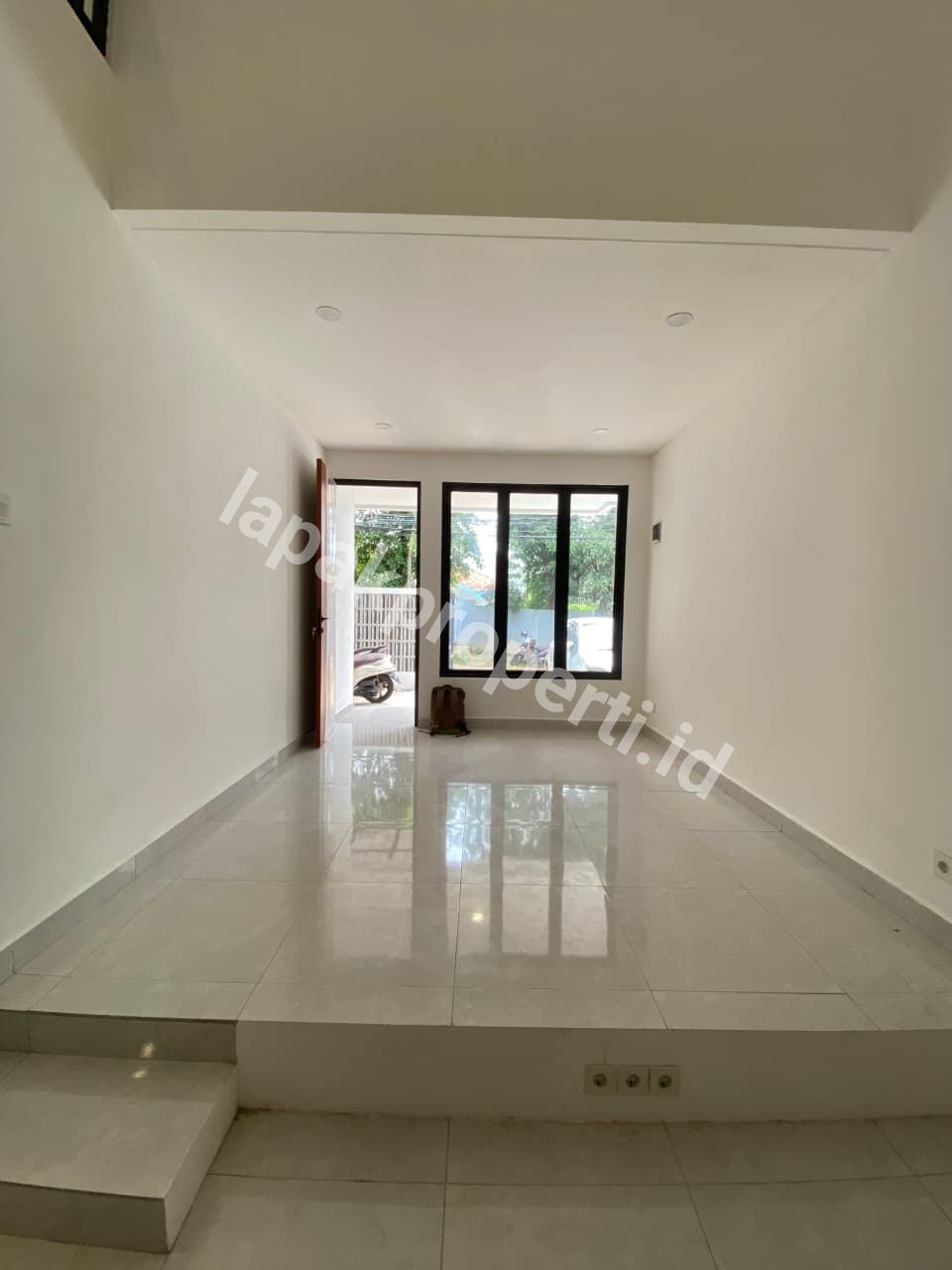 Foto RUMAH BARU RENOVASI TANAH LUAS DALAM KOMPLEK STRATEGIS di JAGAKARSA JAKARTA SELATAN - 5