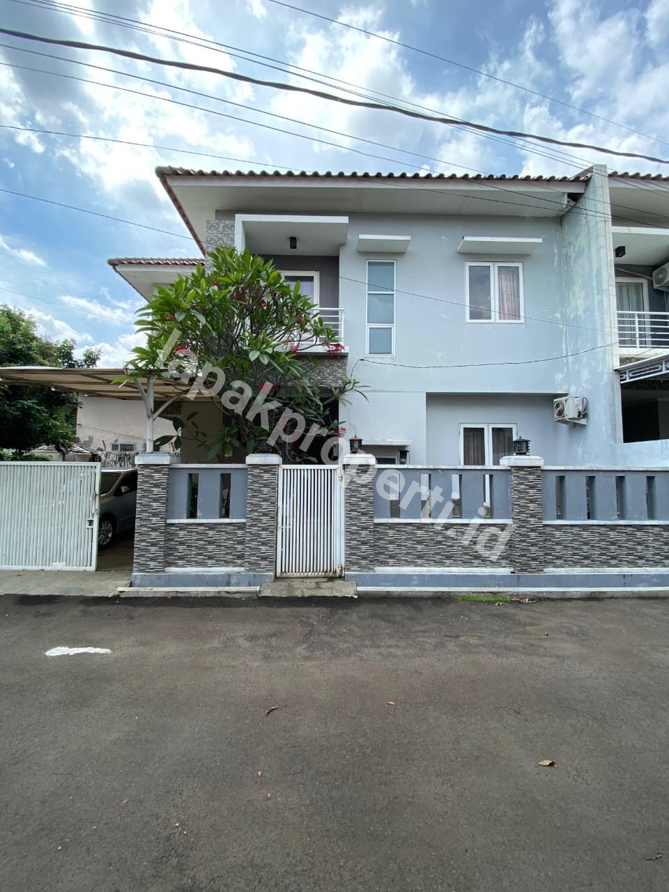 Foto RUMAH POJOK TANAH LUAS DALAM CLUSTER STRATEGIS di CIPAYUNG JAKARTA TIMUR - 2