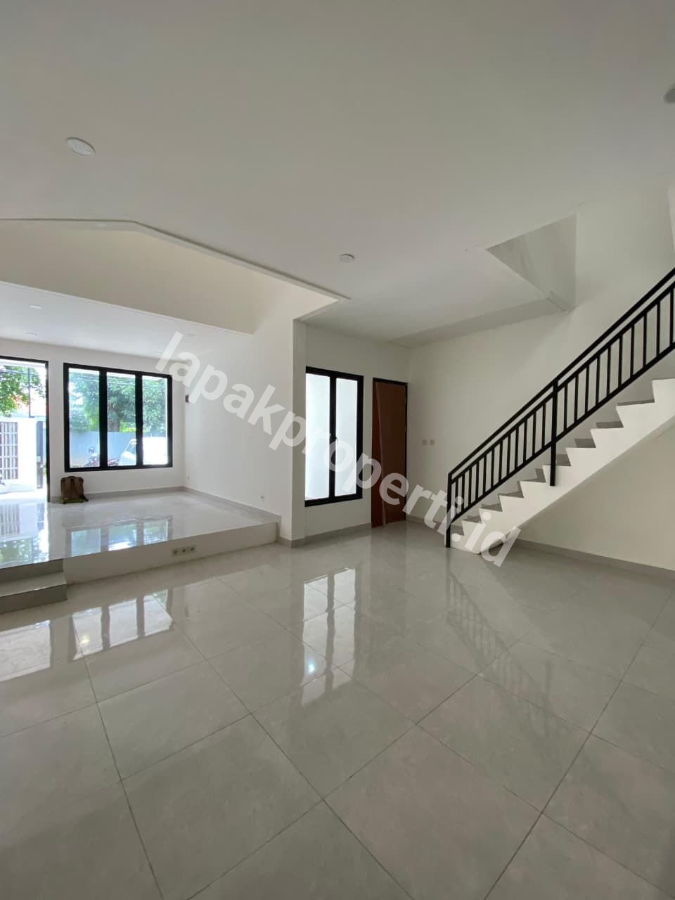 Foto RUMAH BARU RENOVASI TANAH LUAS DALAM KOMPLEK STRATEGIS di JAGAKARSA JAKARTA SELATAN - 8