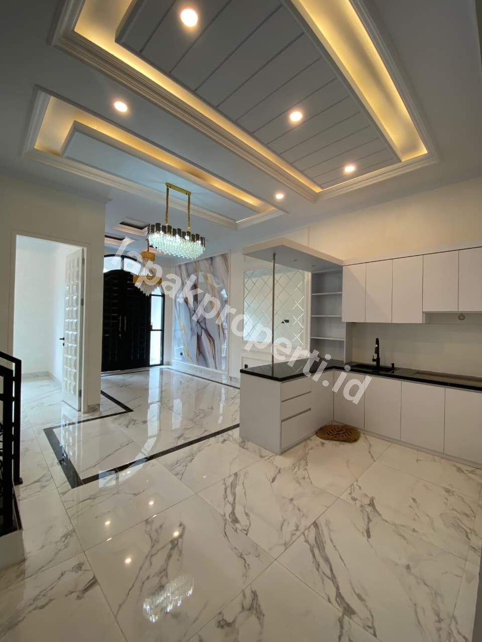 Foto RUMAH MEWAH 3 LANTAI DALAM CLUSTER STRATEGIS di JAGAKARSA JAKARTA SELATAN - 9