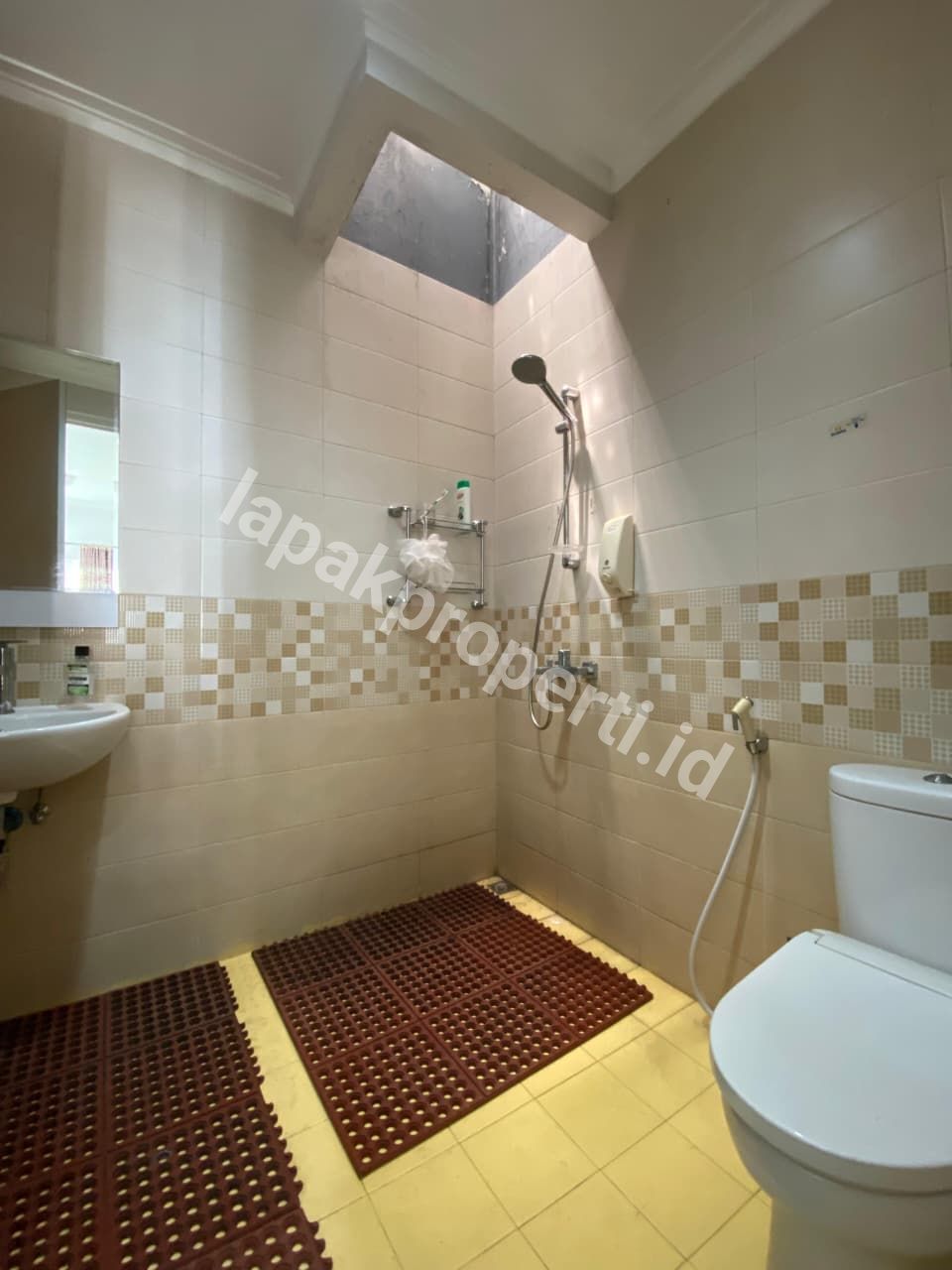 Foto RUMAH POJOK TANAH LUAS DALAM CLUSTER STRATEGIS di CIPAYUNG JAKARTA TIMUR - 9