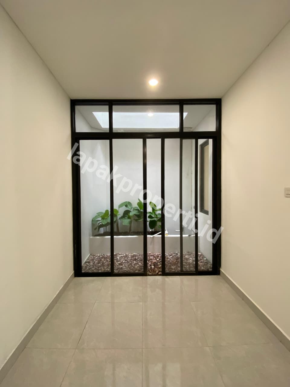 Foto RUMAH BARU RENOVASI TANAH LUAS DALAM KOMPLEK STRATEGIS di JAGAKARSA JAKARTA SELATAN - 13