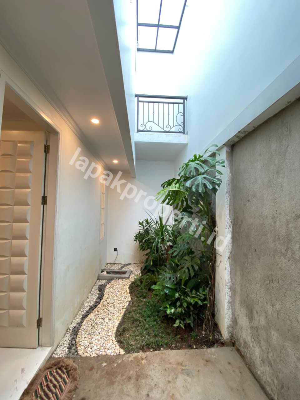 Foto RUMAH MEWAH 3 LANTAI DALAM CLUSTER STRATEGIS di JAGAKARSA JAKARTA SELATAN - 6