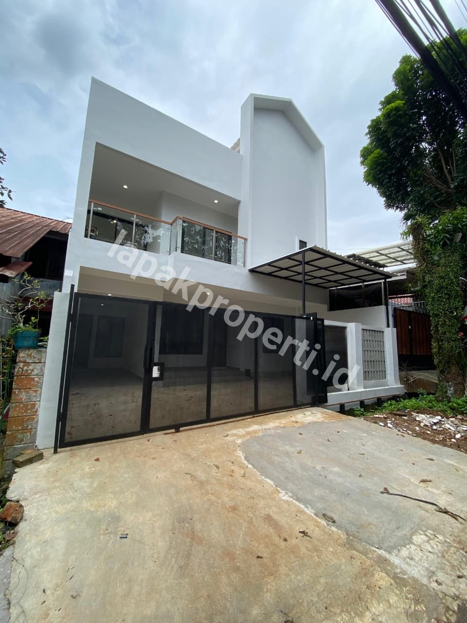 Foto RUMAH BARU RENOVASI TANAH LUAS DALAM KOMPLEK STRATEGIS di JAGAKARSA JAKARTA SELATAN - 2
