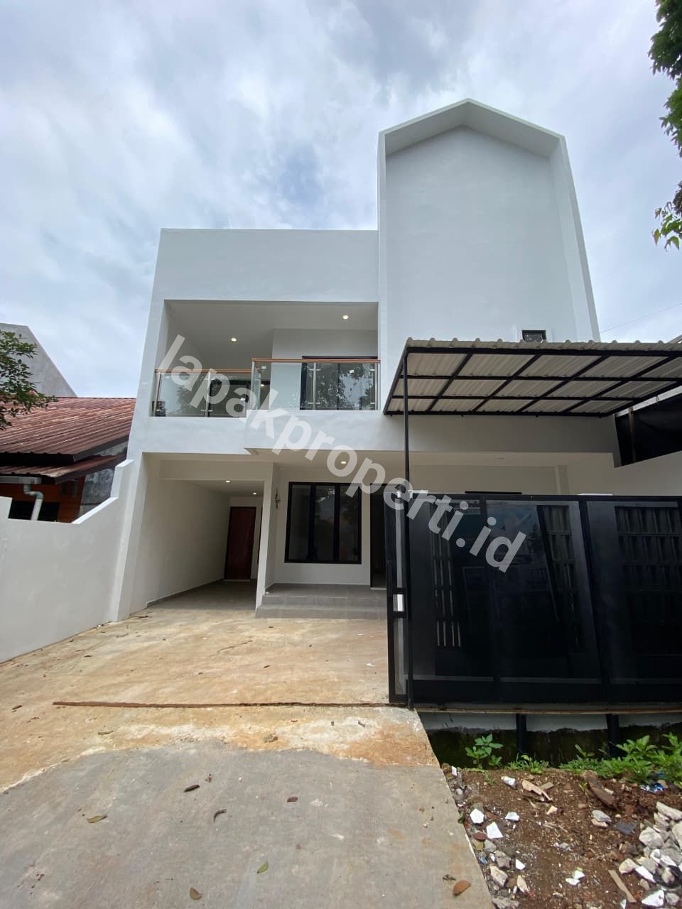 Foto RUMAH BARU RENOVASI TANAH LUAS DALAM KOMPLEK STRATEGIS di JAGAKARSA JAKARTA SELATAN - 3