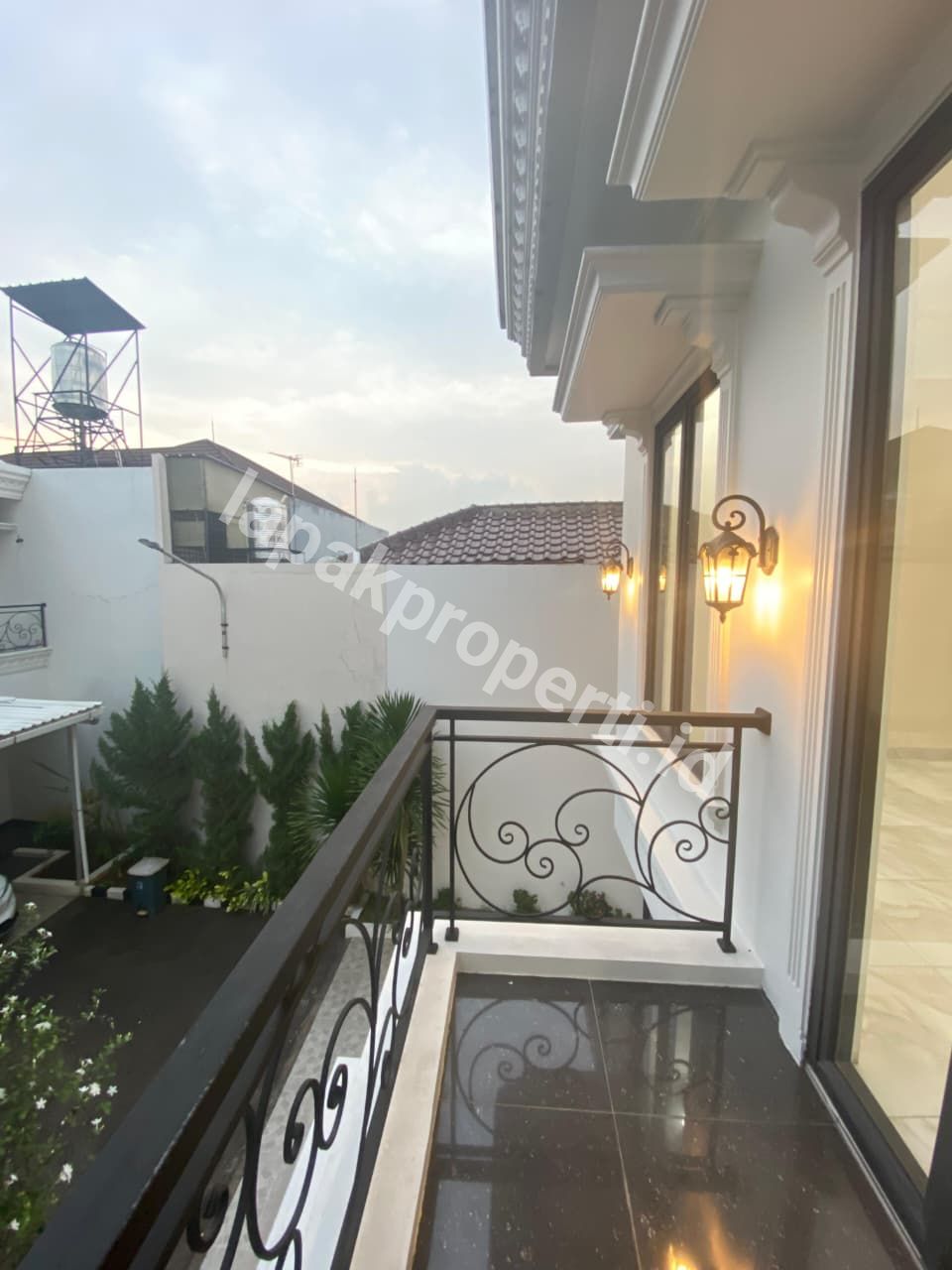 Foto RUMAH POJOK MEWAH DALAM CLUSTER STRATEGIS di PONDOK GEDE BEKASI - 12