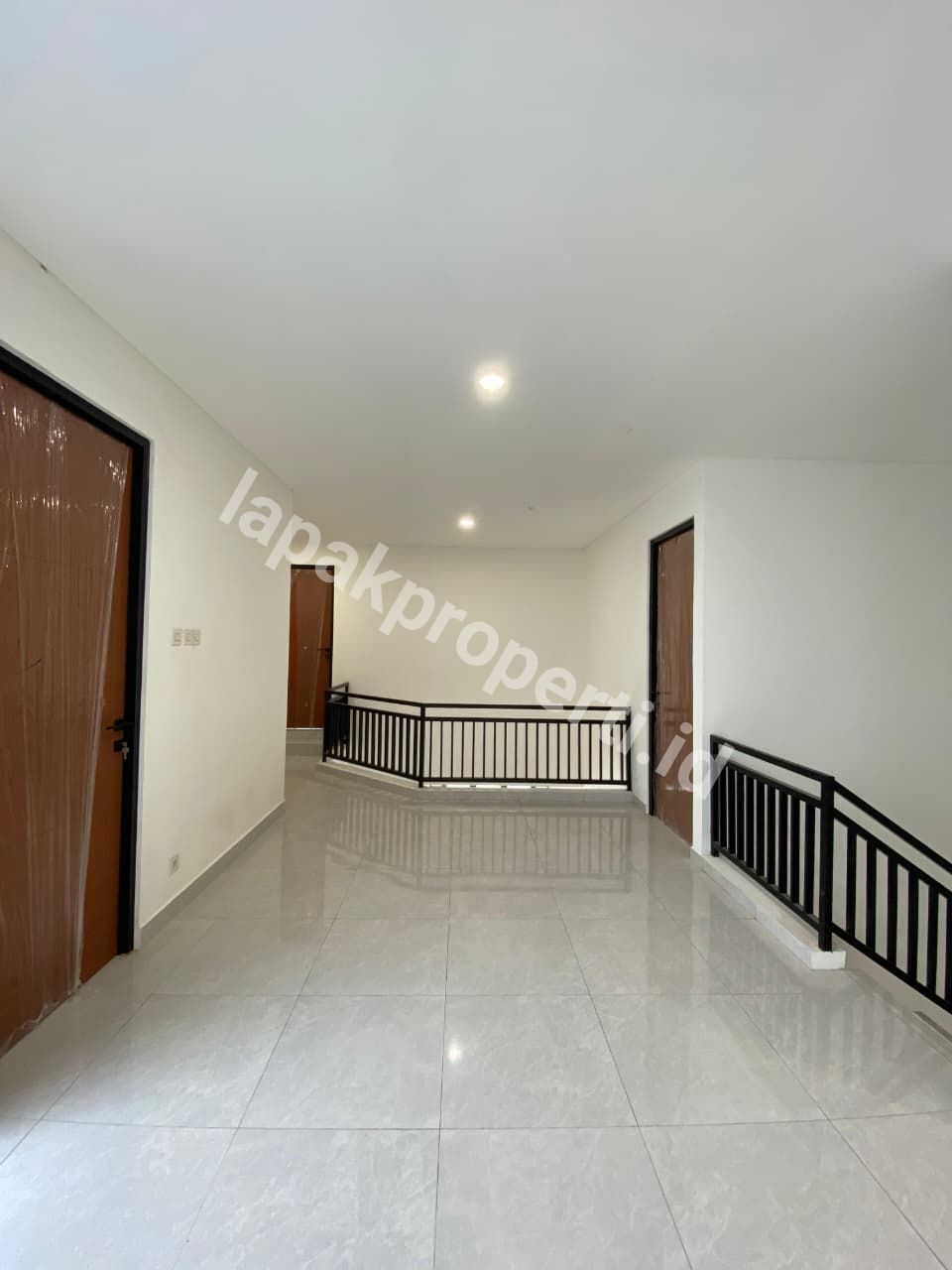 Foto RUMAH BARU RENOVASI TANAH LUAS DALAM KOMPLEK STRATEGIS di JAGAKARSA JAKARTA SELATAN - 15