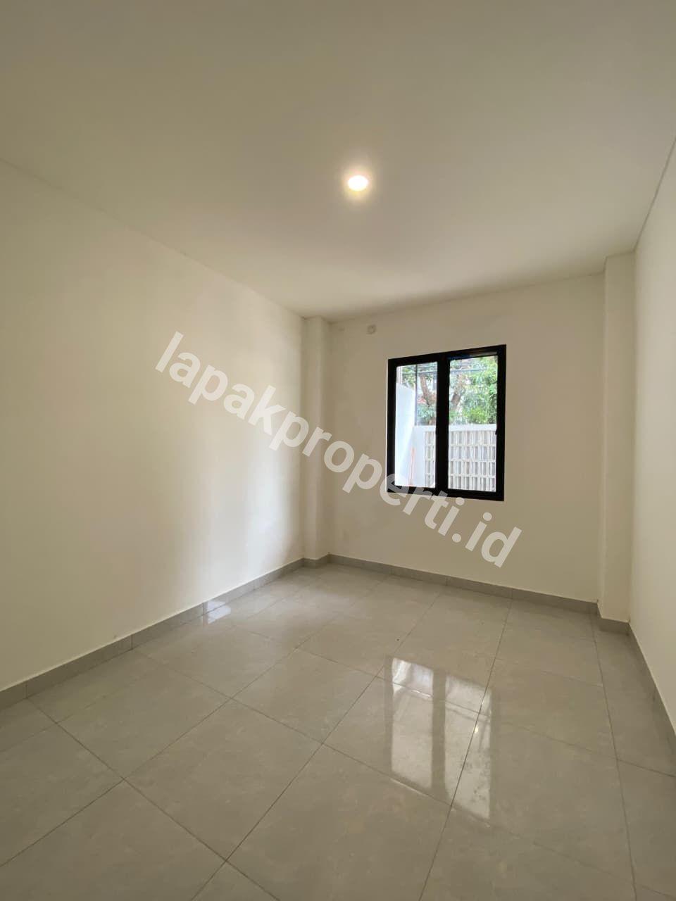 Foto RUMAH BARU RENOVASI TANAH LUAS DALAM KOMPLEK STRATEGIS di JAGAKARSA JAKARTA SELATAN - 9