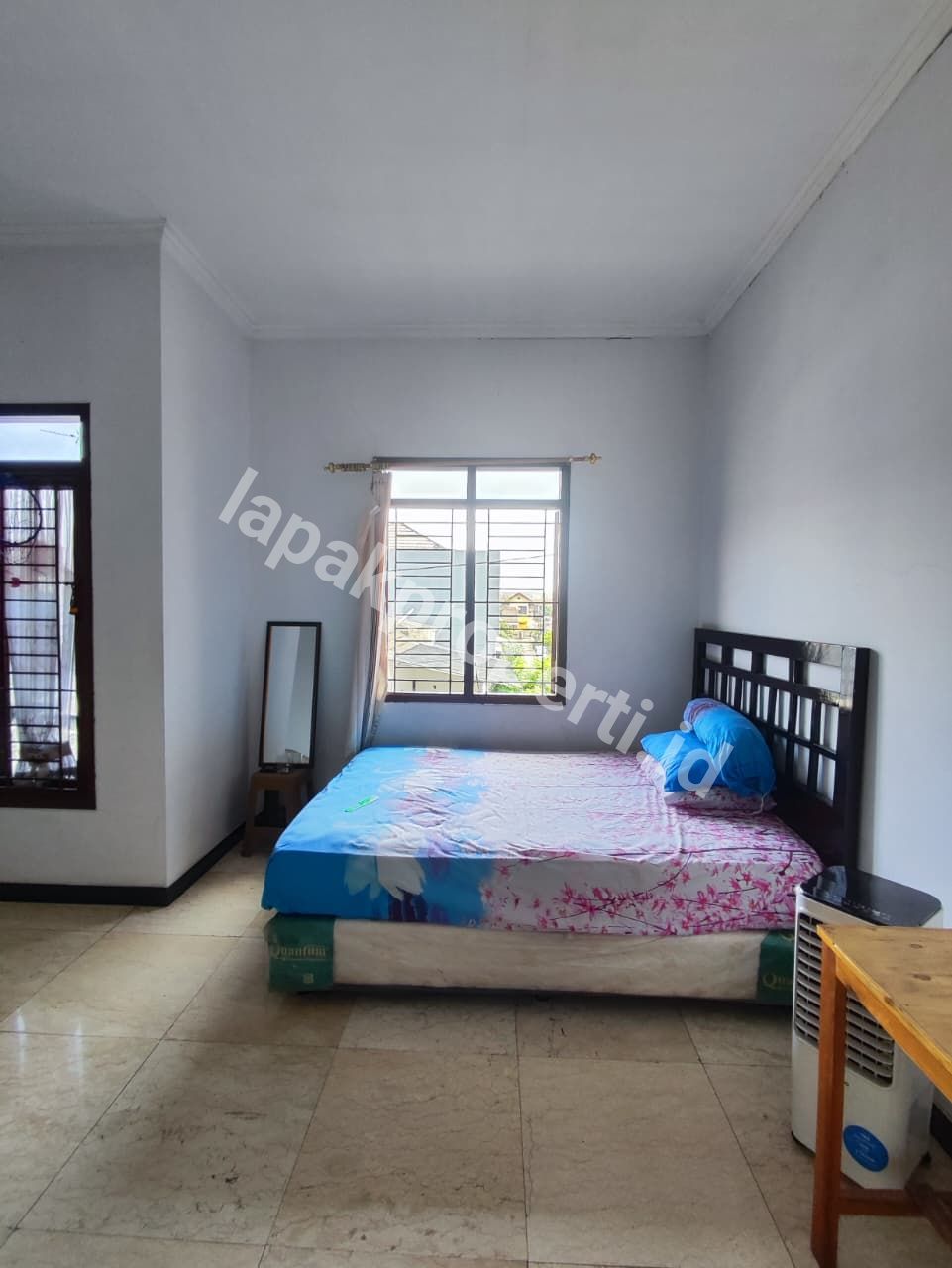 Foto RUMAH BAGUS TANAH LUAS DALAM KOMPLEK STRATEGIS DEKAT SUMMARECON di BEKASI KOTA - 12