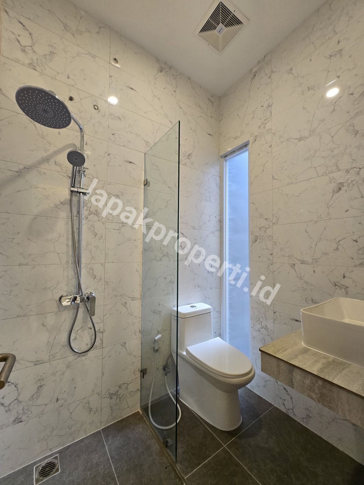 Foto Rumah Modern Dalam Komplek Billymoon Pondok Kelapa Jakarta Timur - 13