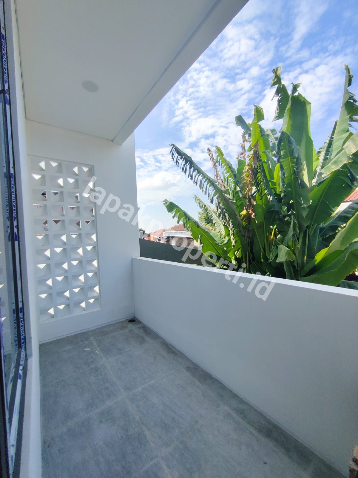 Foto Dijual Rumah Baru 3 lantai Komplek Di Pondok Bambu Jakarta Timur - 12