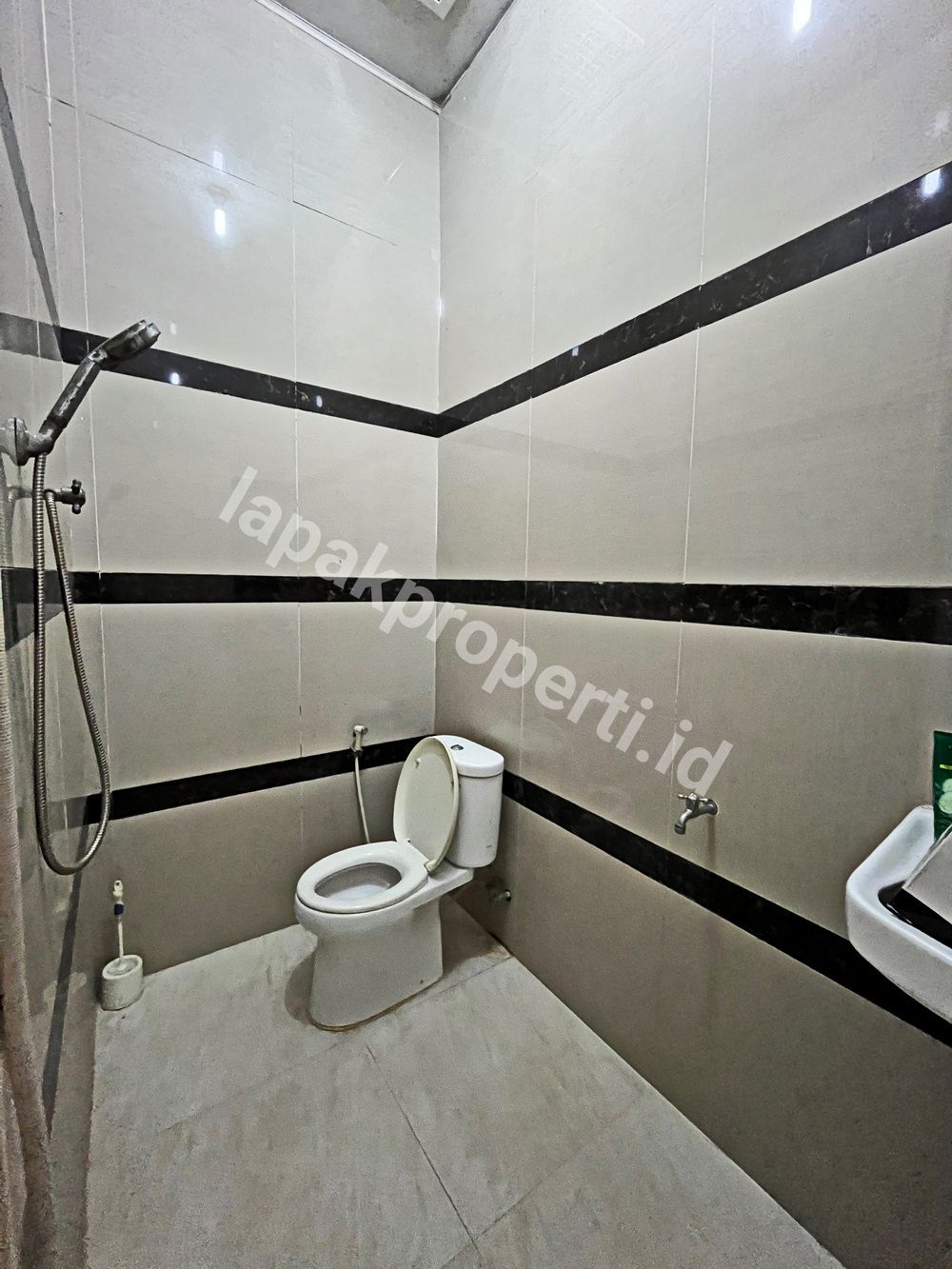 Foto Dijual Rumah Dalam Komplek Akses Jalan Lebar Di Rawamangun - 9