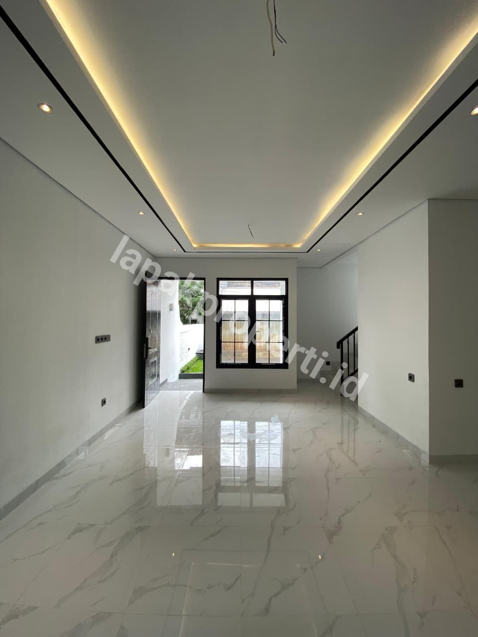 Foto RUMAH BARU SIAP HUNI DALAM KOMPLEK STRATEGIS di PONDOK BAMBU JAKARTA TIMUR - 12