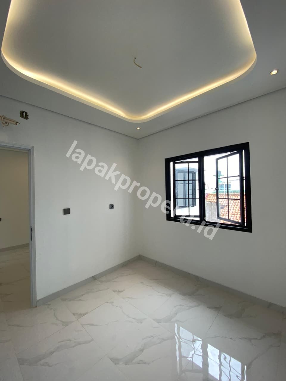 Foto RUMAH BARU SIAP HUNI DALAM KOMPLEK STRATEGIS di PONDOK BAMBU JAKARTA TIMUR - 8