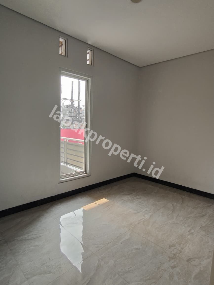 Foto Rumah Dalam komplek Siap Huni Di Pondok Kelapa Jakarta Timur - 12