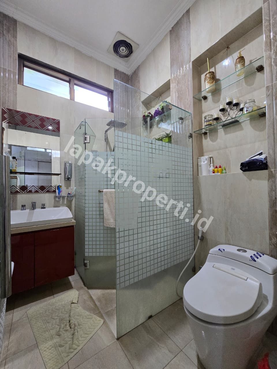 Foto Rumah Full Furnished Dalam komplek Di Jatinegara Jakarta Timur - 7