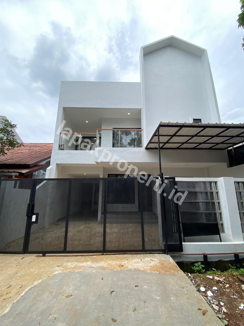 Foto RUMAH BARU RENOVASI TANAH LUAS DALAM KOMPLEK STRATEGIS di JAGAKARSA JAKARTA SELATAN - 2