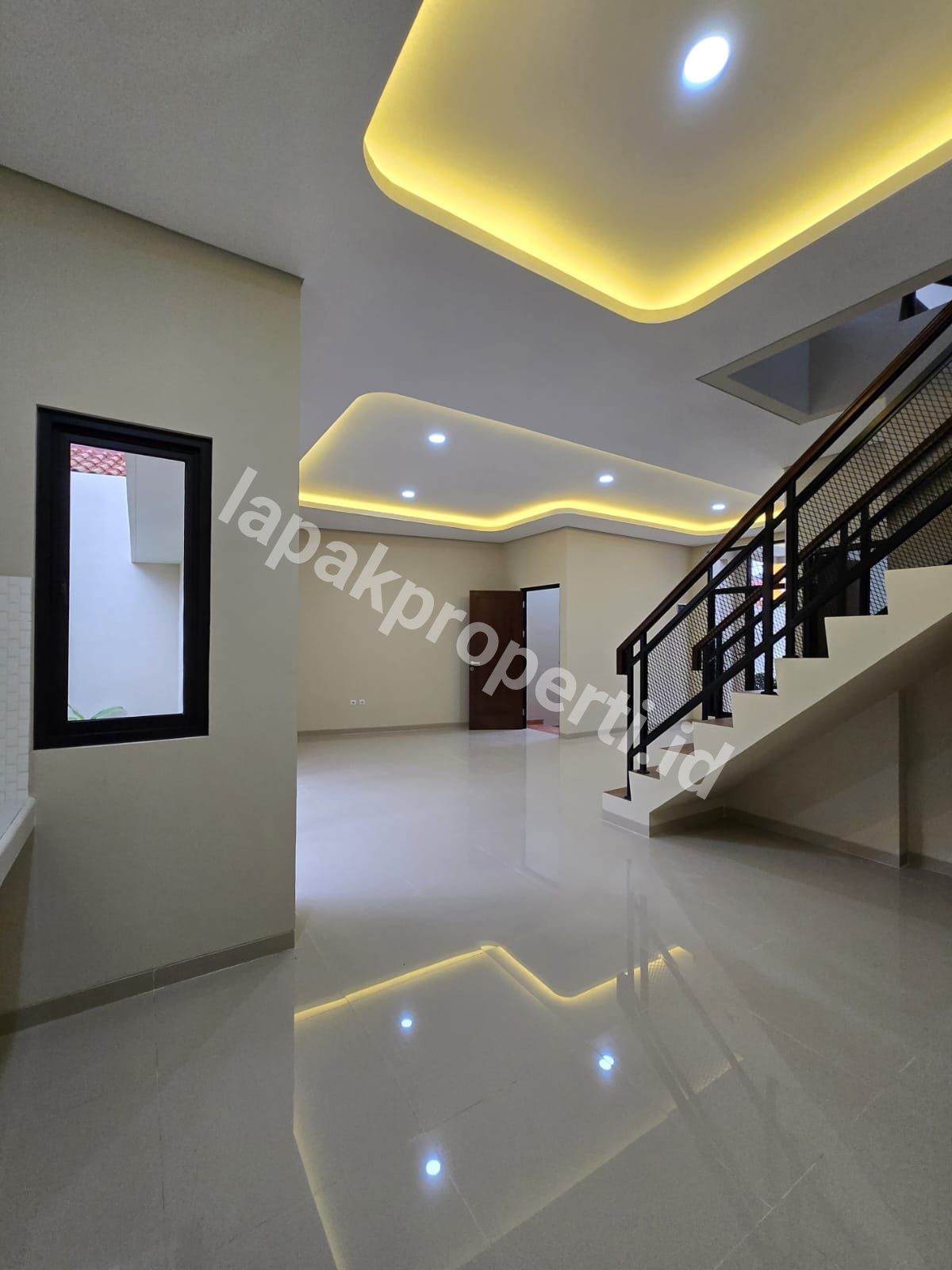 Foto Rumah Baru Dalam Komplek Akses Jalan Lebar Siap Huni - 5