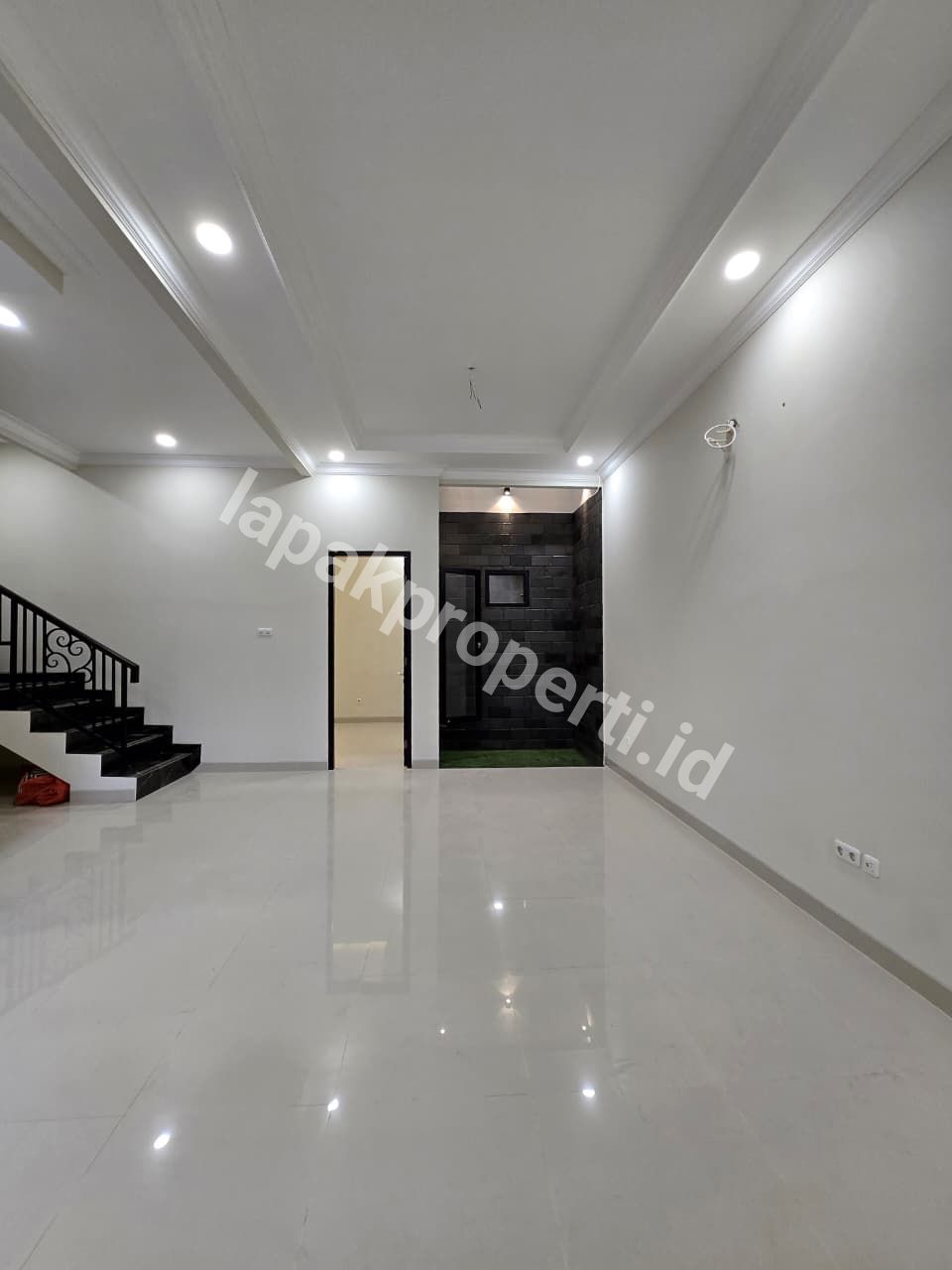 Foto Rumah Mewah Design Classic Modern Dalam Komplek Di Duren Sawit Jakarta Timur - 13