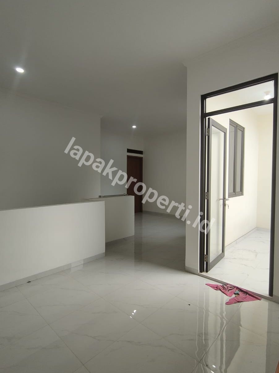 Foto Dijual Rumah Siap Huni Dekat Dengan Taman Di Pondok Bambu Jakarta Timur - 11