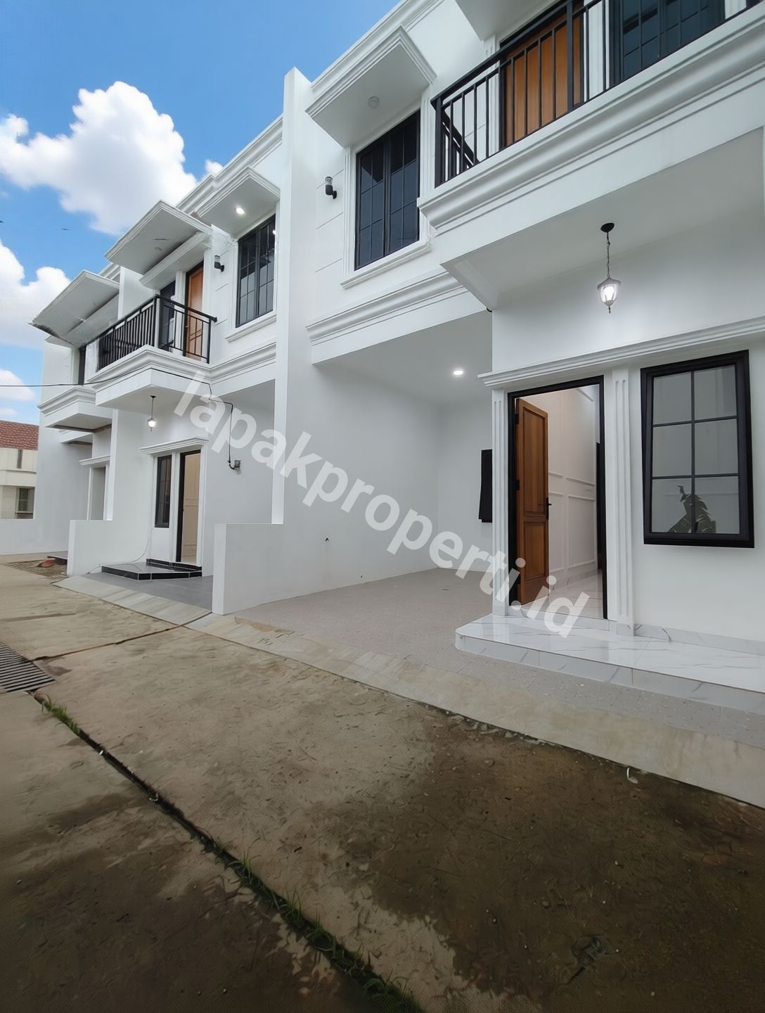 Foto Dijual Rumah Modern Classic 2 Lantai  Di Cipayung Jakarta Timur - 3