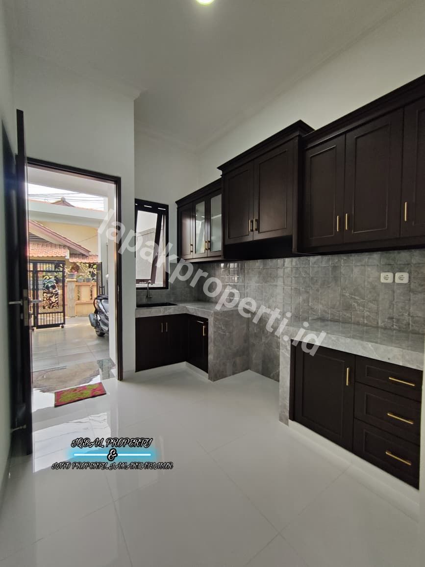 Foto Dijual Rumah Baru 3 lantai Dengan Rofftop Di Duren Sawit Jakarta Timur - 10