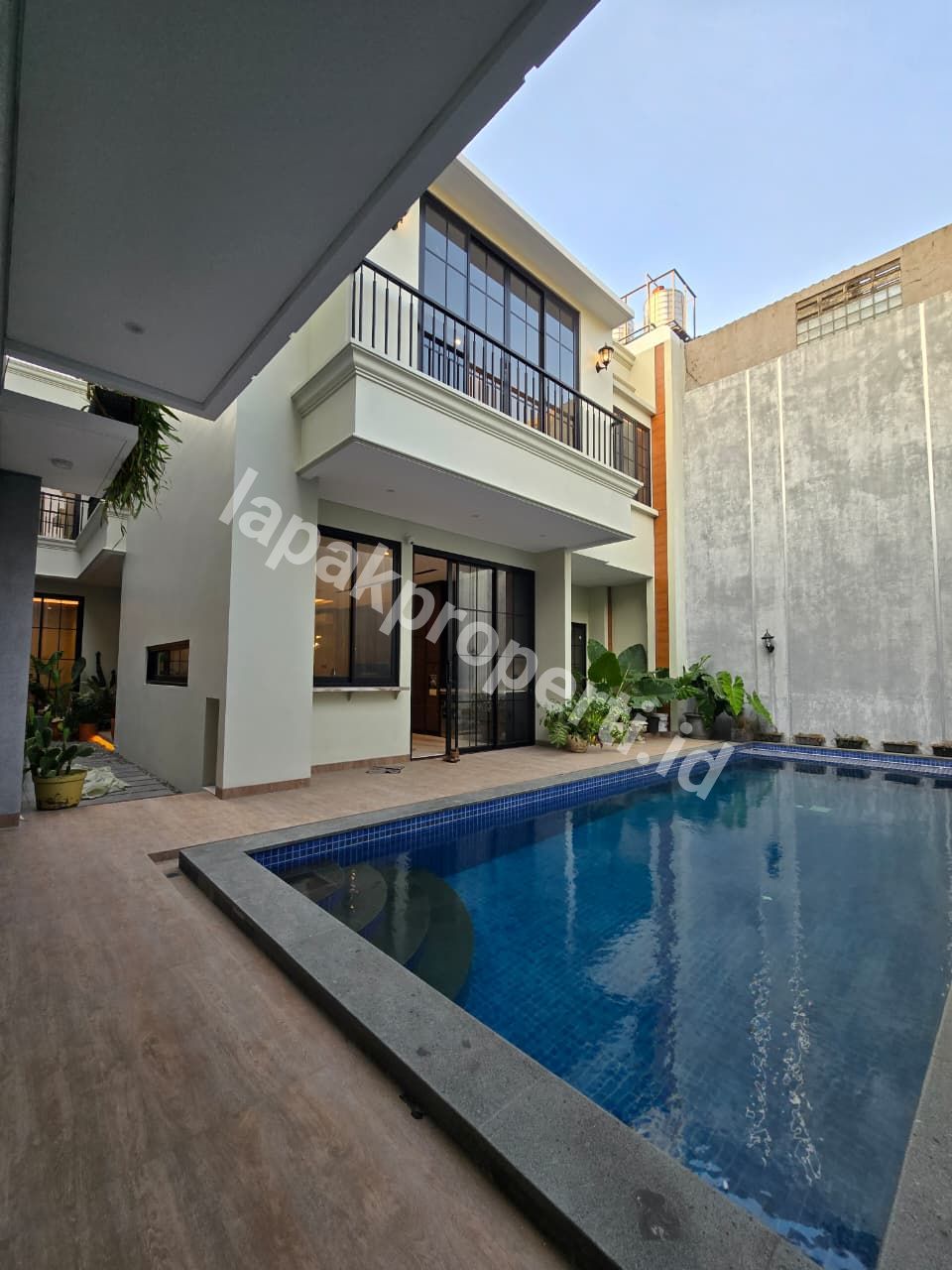 Foto Dijual Rumah Mewah Full Furnished Dalam Dengan Private Poll Di Cempaka Putih Jakarta Pusat - 1