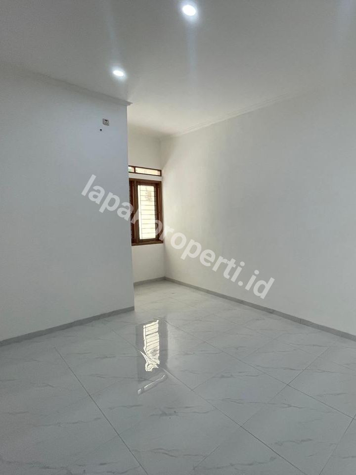 Foto Dijual Rumah Siap Huni Dekat Dengan Taman Di Pondok Bambu Jakarta Timur - 6