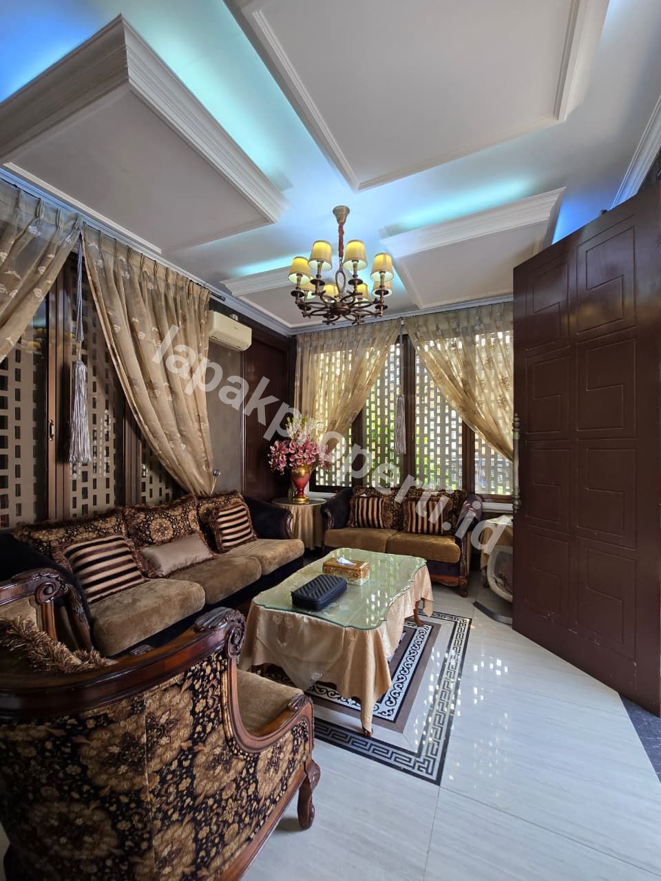 Foto Rumah Full Furnished Dalam komplek Di Jatinegara Jakarta Timur - 12