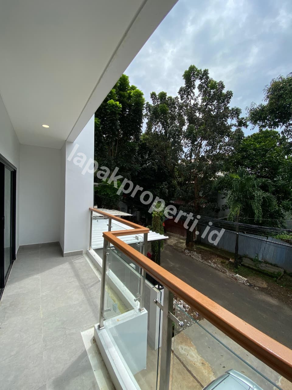 Foto RUMAH BARU RENOVASI TANAH LUAS DALAM KOMPLEK STRATEGIS di JAGAKARSA JAKARTA SELATAN - 4