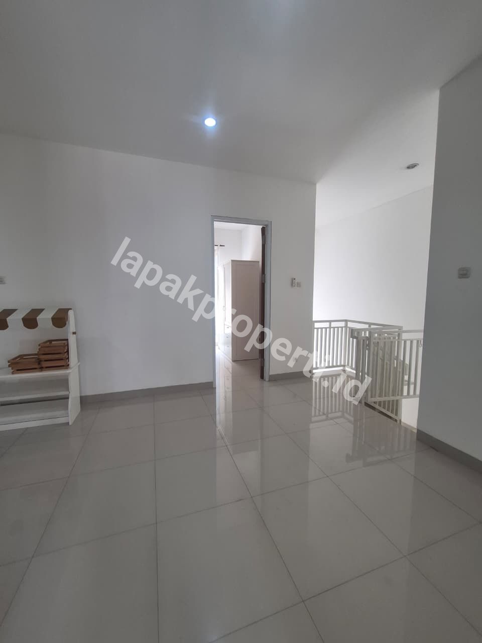 Foto Rumah Dalam Cluster Akses Jalan Lebar Dalam Cluster Semi Furnished - 9