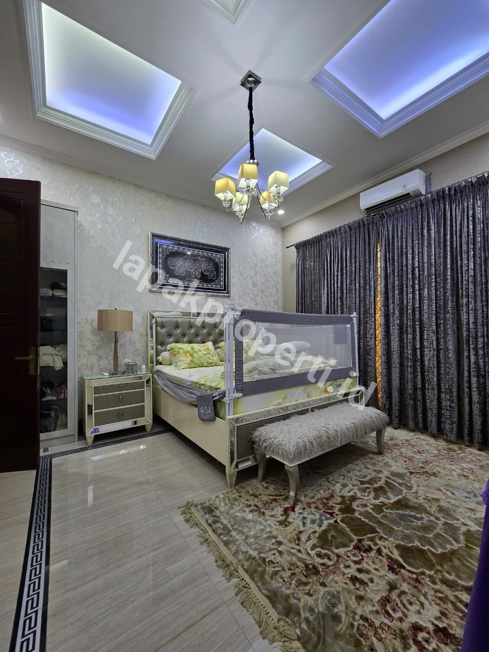 Foto Rumah Full Furnished Dalam komplek Di Jatinegara Jakarta Timur - 10