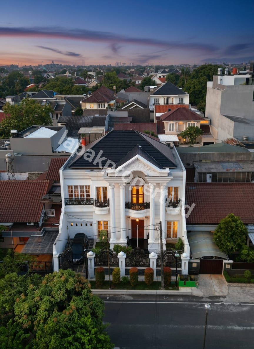 Foto Dijual Rumah Classic Mewah Dalam Komplek Billymoon Pondok Kelapa Jakarta Timur - 2
