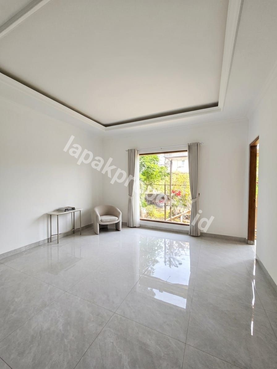 Foto Dijual Rumah Baru Design American Classic Dalam Komplek - 7