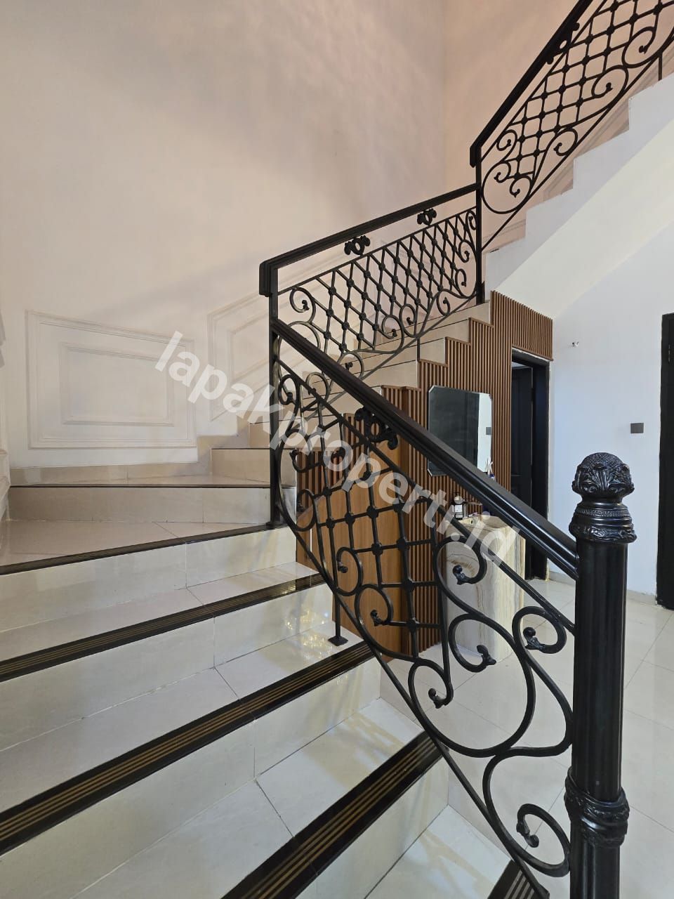 Foto Rumah Second Fully Furnished Dalam Komplek Di Duren Sawit Jakarta Timur - 11