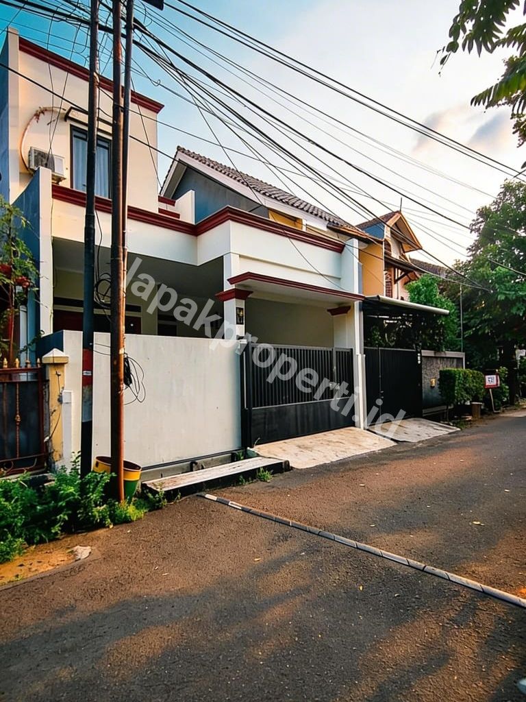 Foto Dijual Rumah Siap Huni Dekat Dengan Taman Di Pondok Bambu Jakarta Timur - 2