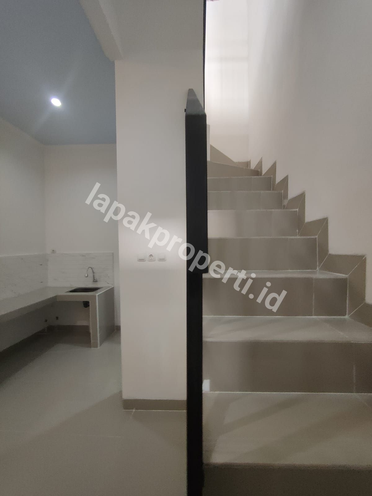 Foto Dijual Rumah Baru Siap Huni Akses Motor Di Matraman Jakarta Timur - 10