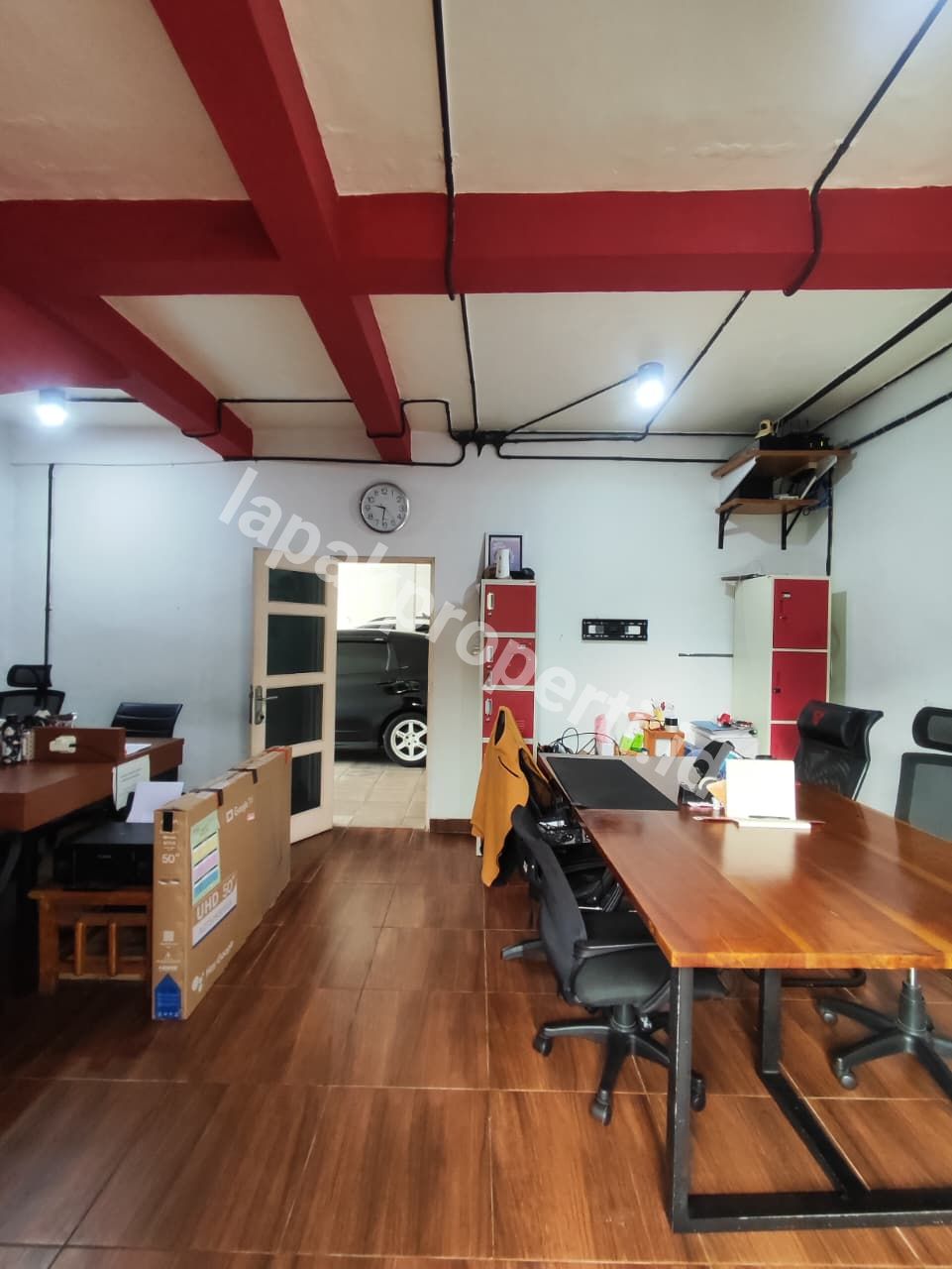 Foto RUMAH MEWAH HOOK 3 LANTAI FULL FURNISHED DALAM KOMPLEK STRATEGIS di JATIBENING BEKASI - 6