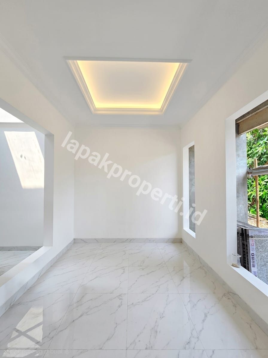 Foto Dijual Rumah Baru Design American Classic Dalam Komplek - 9