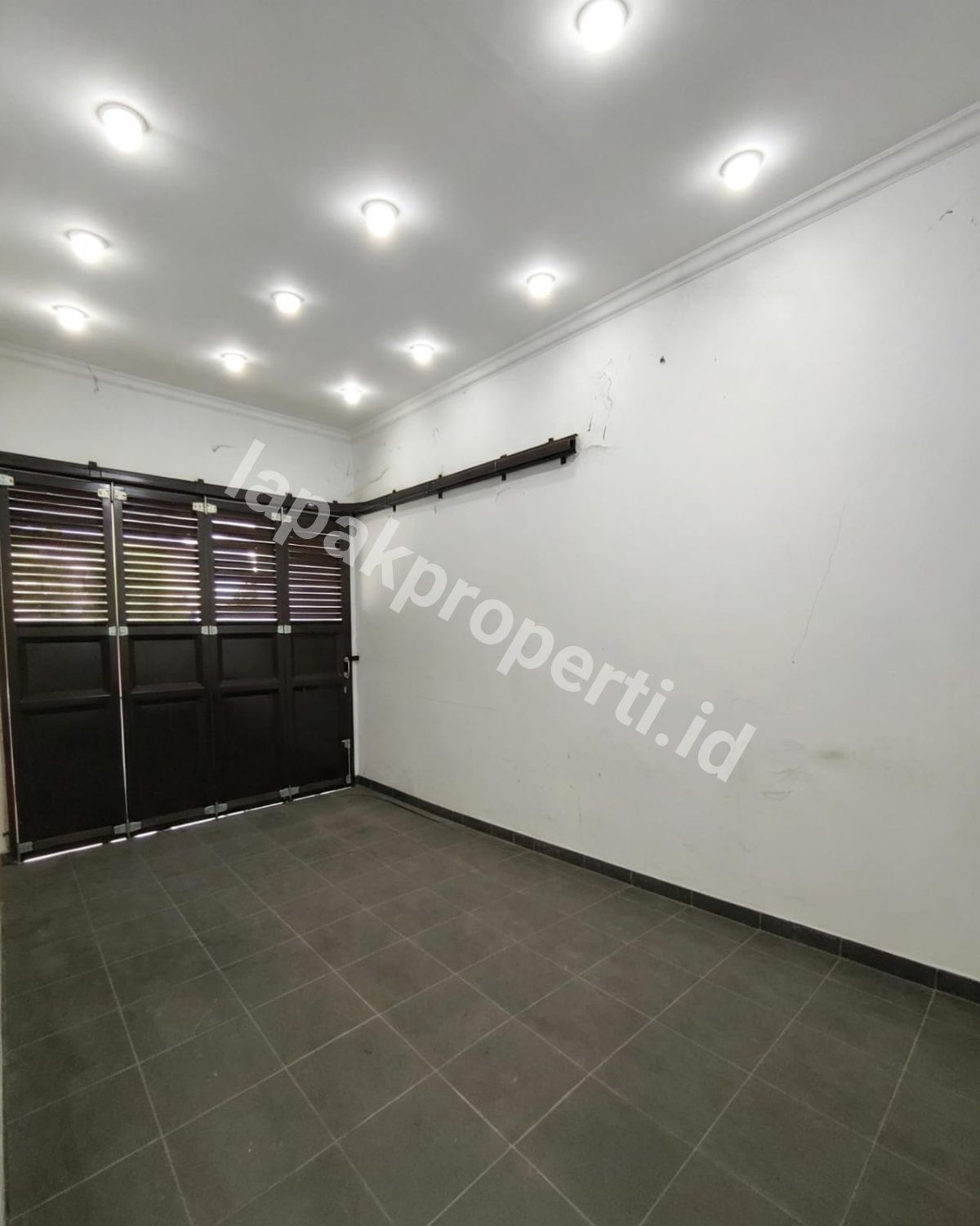 Foto Rumah 2 Lantai Semi Furnished Dalam komplek Akses Jalan Lebar - 5