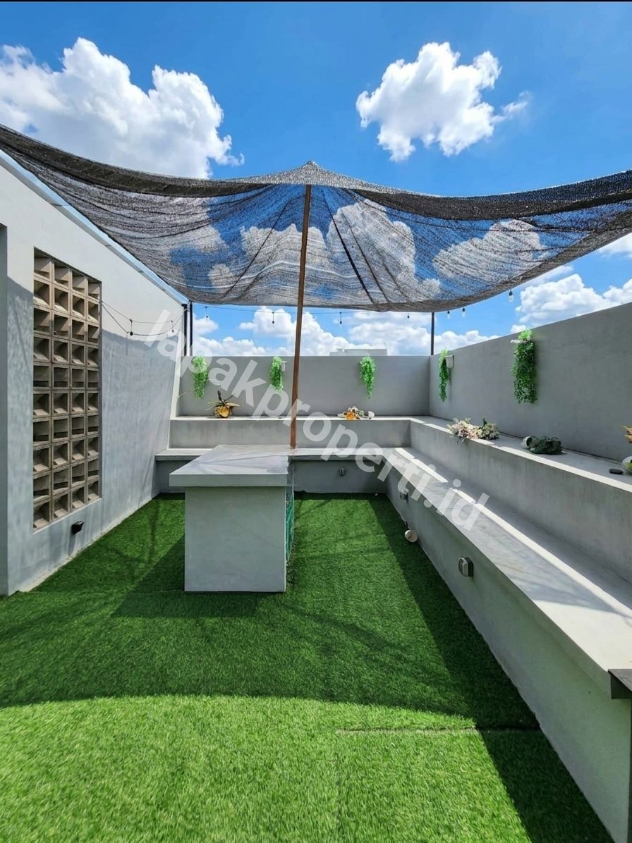 Foto Rumah Modern Minimalis 2,5 Lantai di Area Pondok Indah Jakarta Selatan - 7