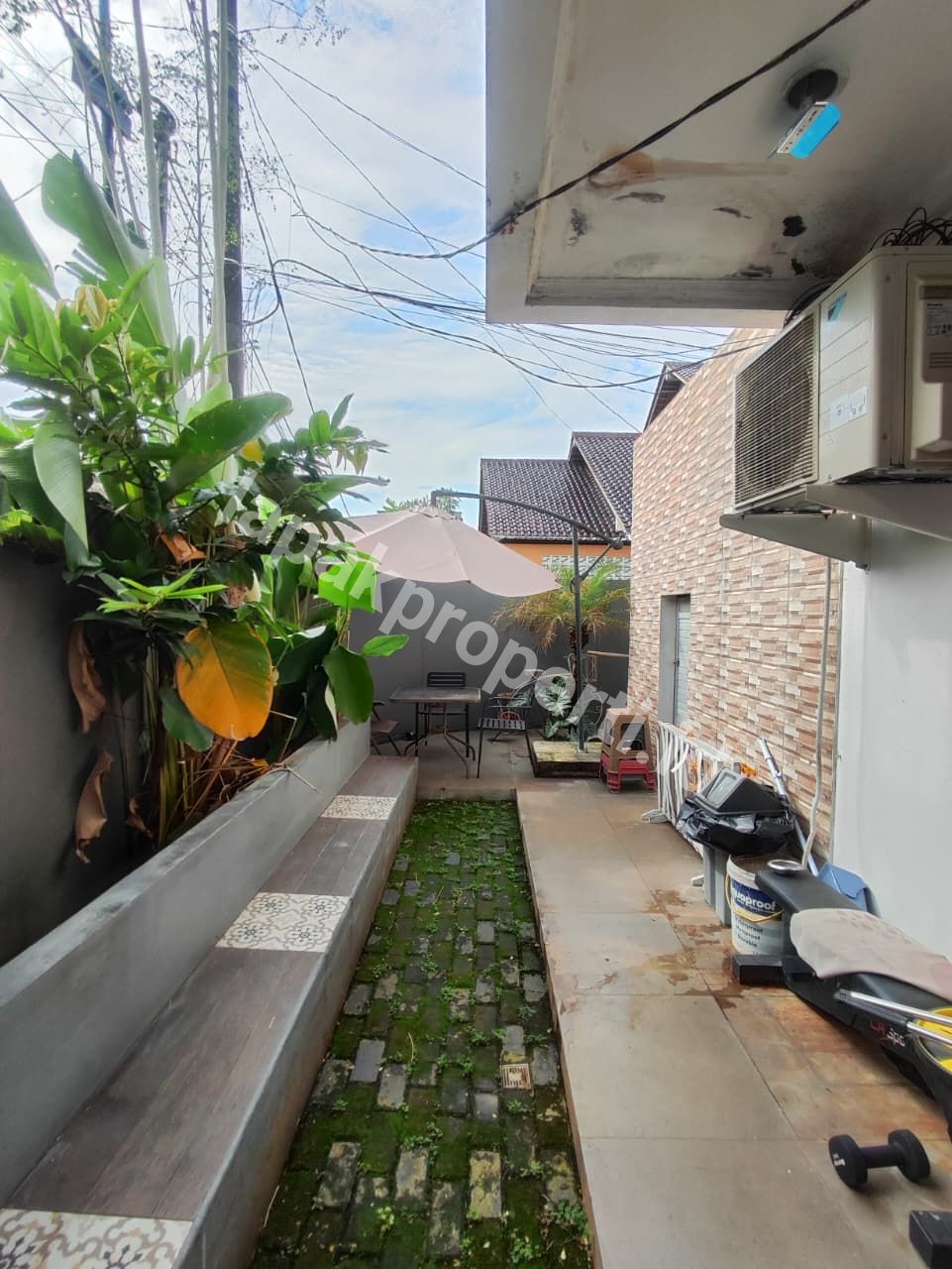 Foto RUMAH MEWAH HOOK 3 LANTAI FULL FURNISHED DALAM KOMPLEK STRATEGIS di JATIBENING BEKASI - 13