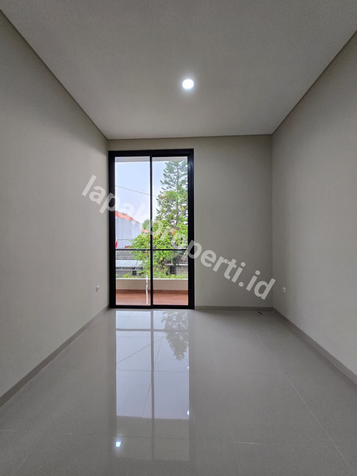 Foto Rumah Baru Dalam Komplek Akses Jalan Lebar Siap Huni - 14