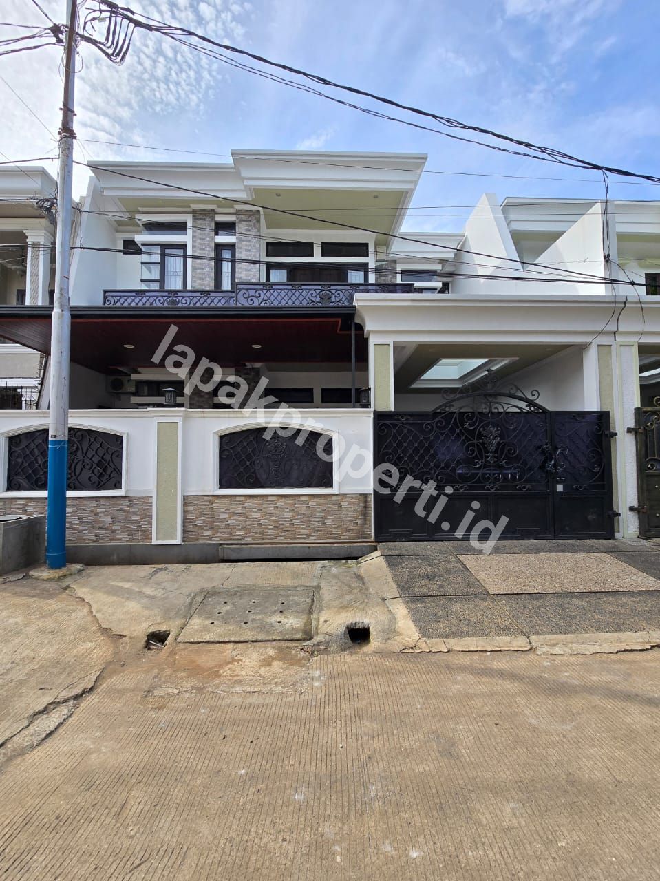 Rumah Second Fully Furnished Dalam Komplek Di Duren Sawit Jakarta Timur
