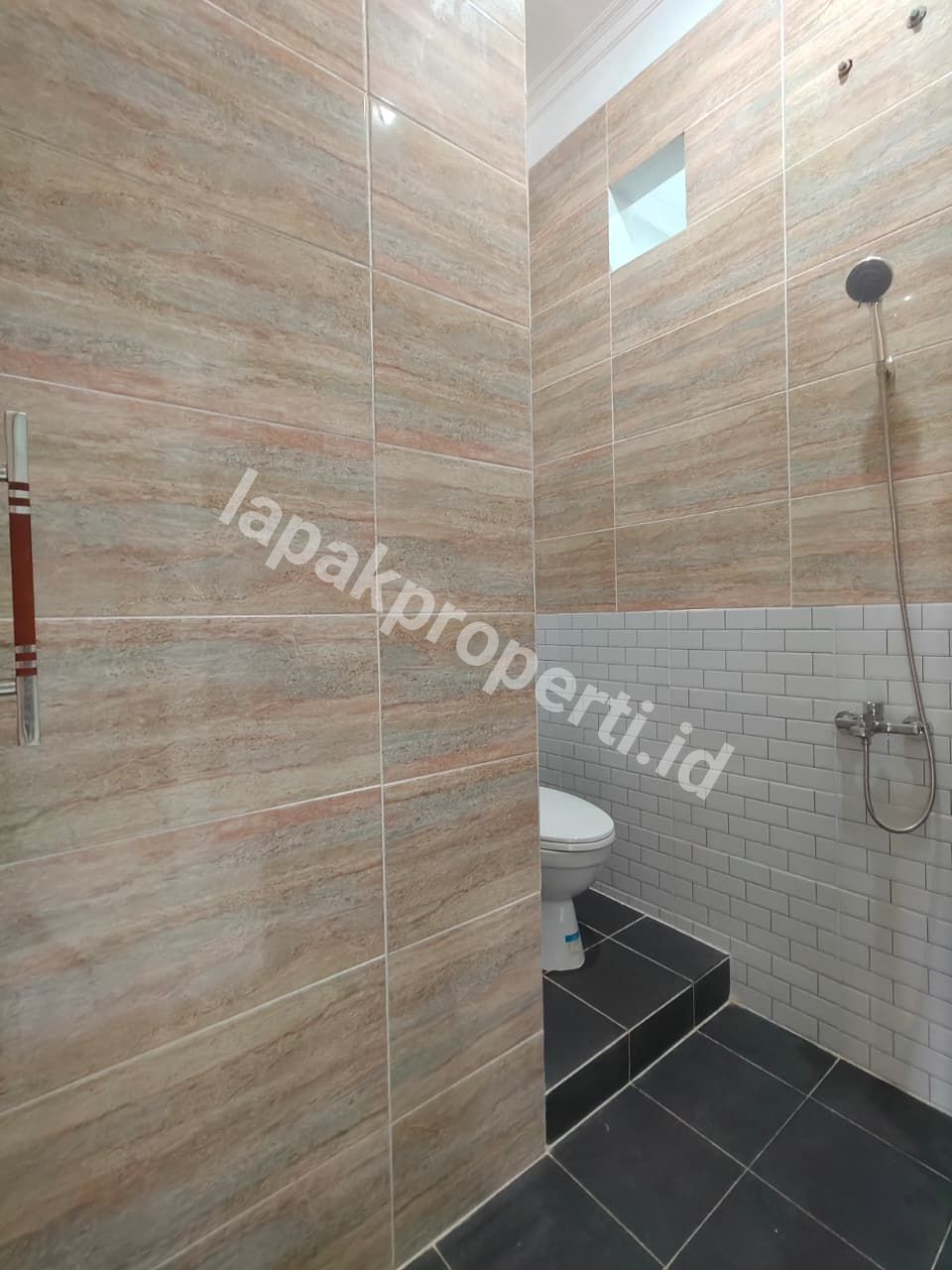 Foto Dijual Rumah Modern Classic 2 Lantai  Di Cipayung Jakarta Timur - 11