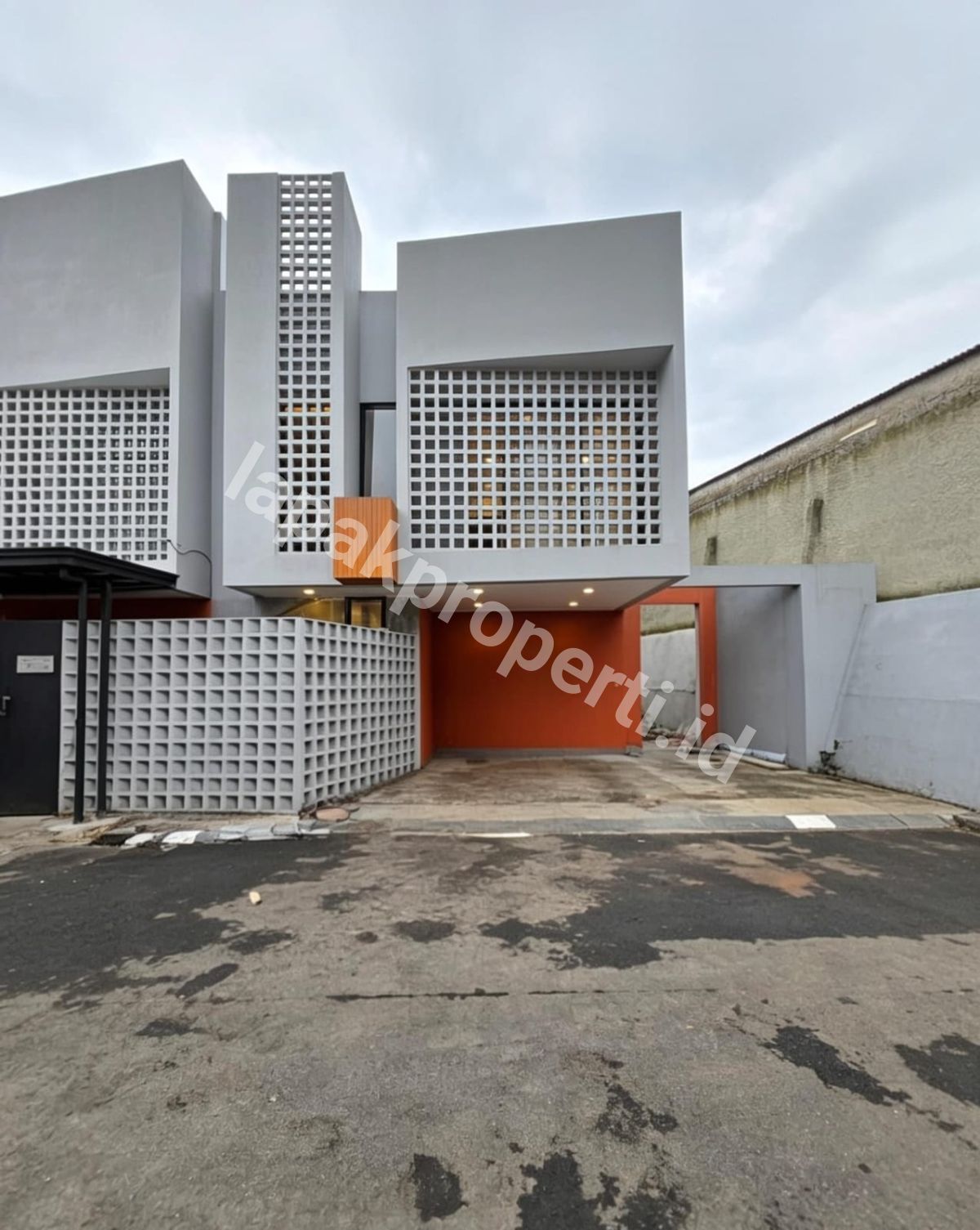 Foto Rumah Baru Dalam Cluster Siap Huni Di Pondok Kelapa Jakarta Timur - 1