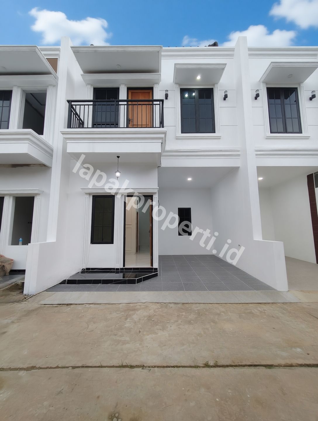 Foto Dijual Rumah Modern Classic 2 Lantai  Di Cipayung Jakarta Timur - 1